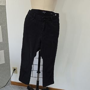 Black Ankle Cropped High-Waisted Jeans